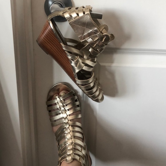 Gold strappy sandals - Picture 1 of 3